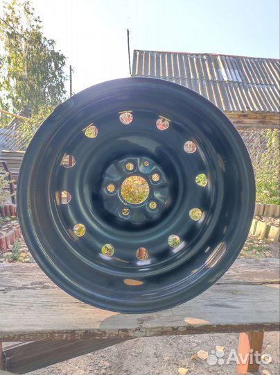 Автомобильный диск r16