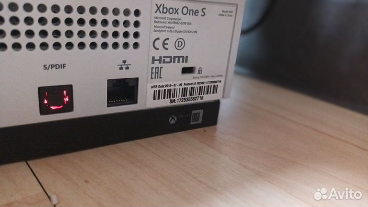 Xbox one s 1tb с двумя геймпадами
