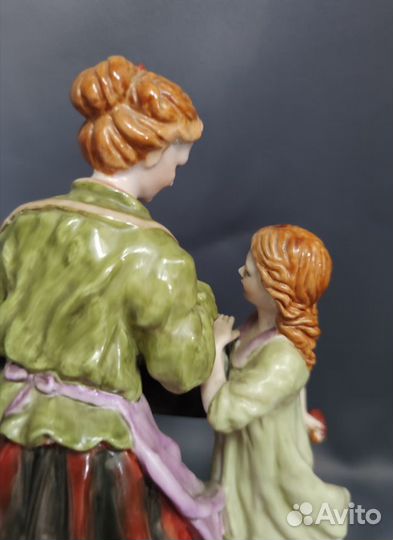 Статуэтка «Девочка и продавщица кукол» Meissen