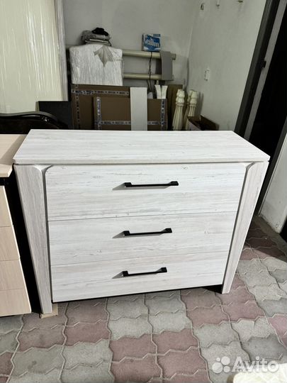 Камод моника