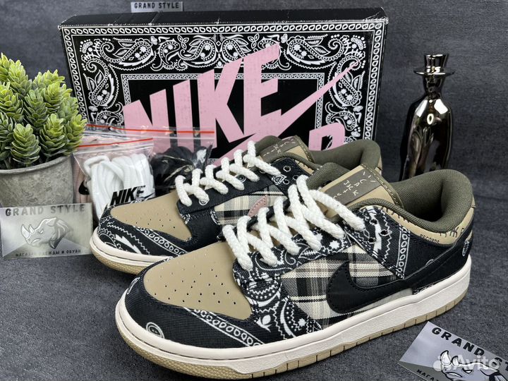 Nike sb Dunk low x Travis Scott