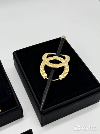 Chanel заколка