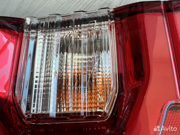 Фонари задние Toyota Hilux