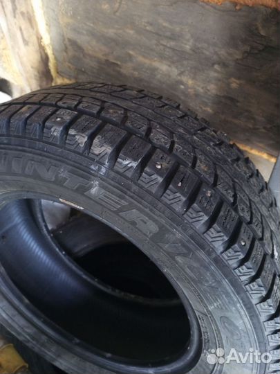 Dunlop SP Winter Ice 01 215/65 R16