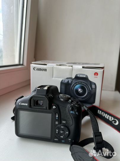 Зеркальный фотоаппарат Canon EOS 2000D Kit 18-55