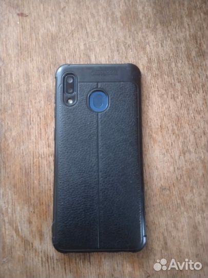 Samsung Galaxy A20, 3/32 ГБ