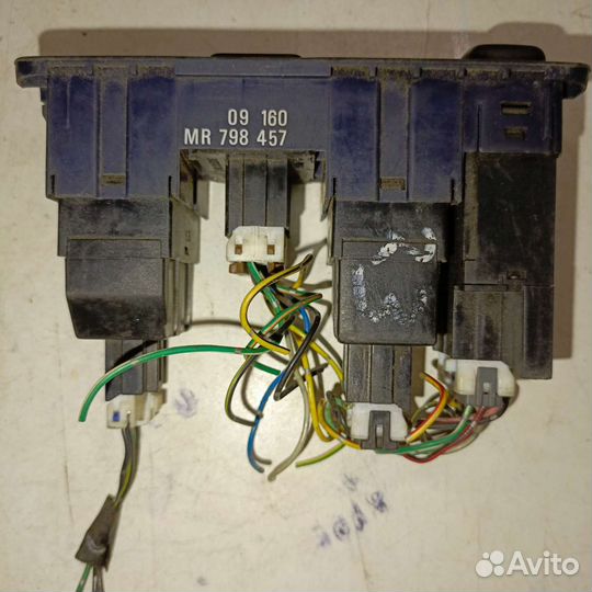 Джойстик регулировки зеркал Mitsubishi Carisma