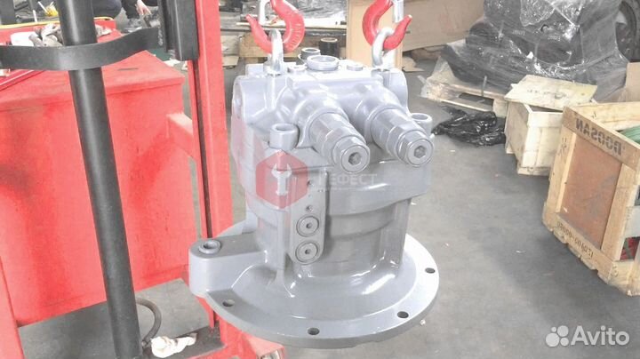 Гидромотор редуктора поворота Hitachi ZX135US