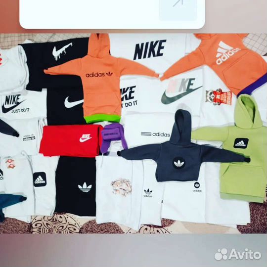 Белые футболки