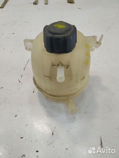 Renault duster Расширительный бачок 8200766826