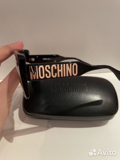 Солнцезащитные очки moschino