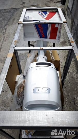 Мотор лодочный Suzuki DF60ATL белый во Владивосток
