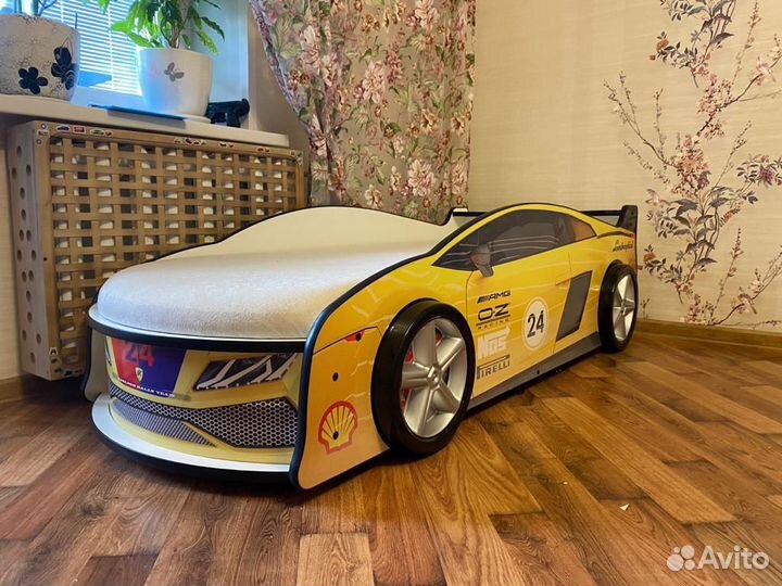 Детская кровать машина 