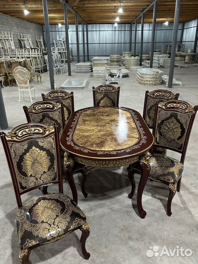 Стол и стулья 