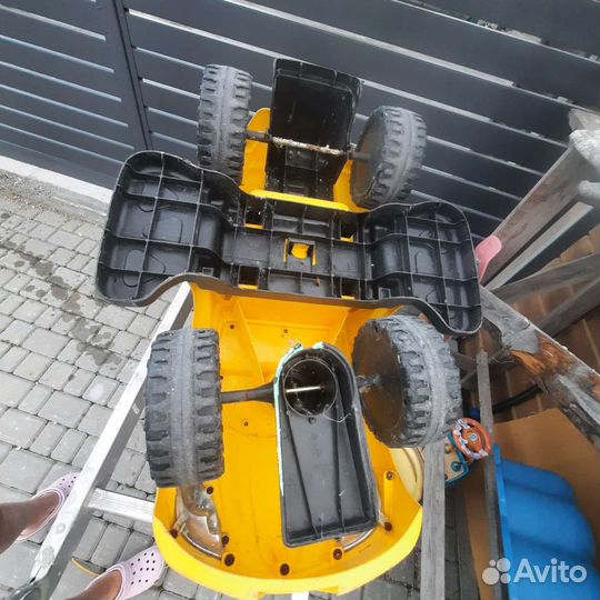 Машинка каталка с ручкой