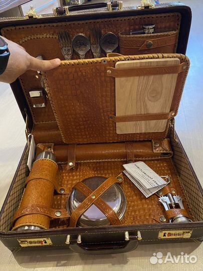 Набор для пикника в чемодане