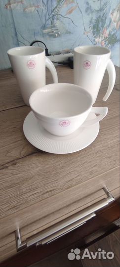 Кружки и чашка с блюдцем