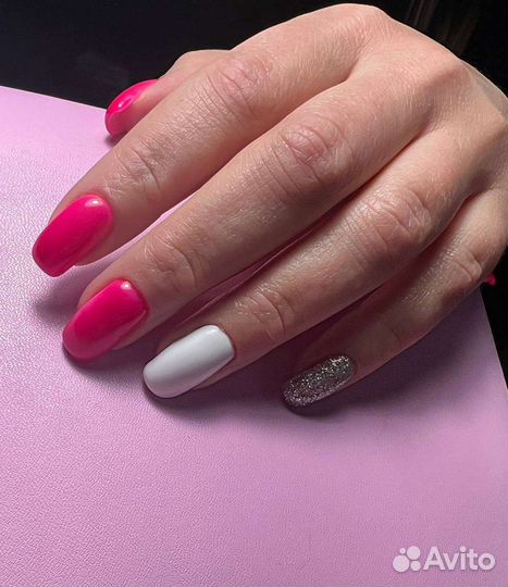 Маникюр и педикюр на Дружбе