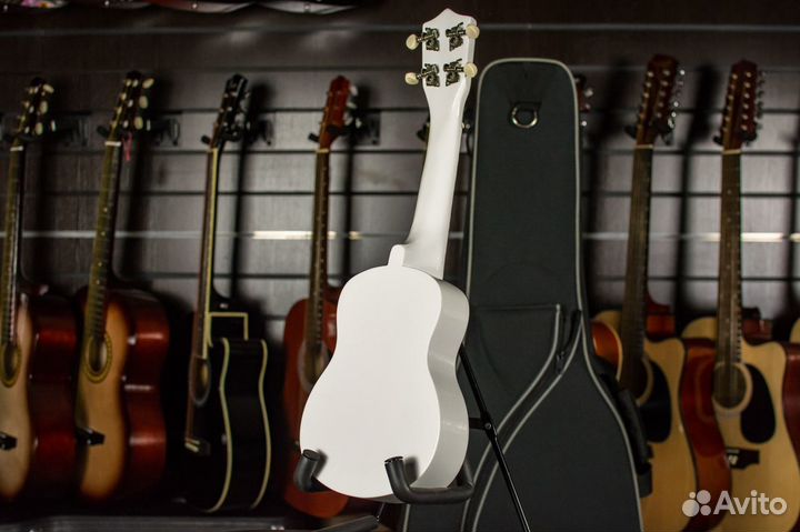 Укулеле с рисунком Belucci + Аксессуары