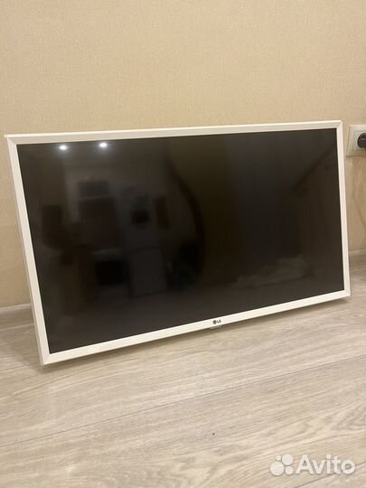 Телевизор LG 32LJ519U