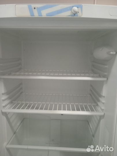 Холодильник бу indesit