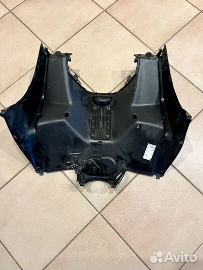 Piaggio MP3 Пластиковая панель перед ногами