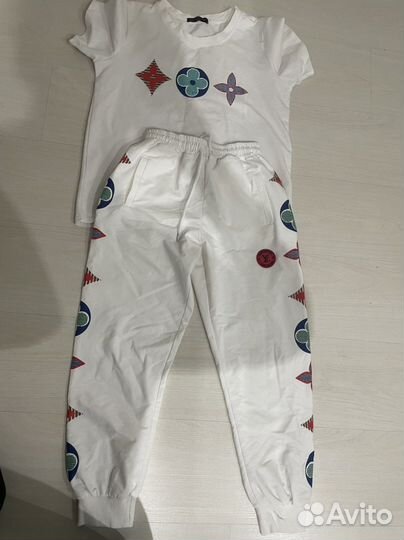 Спортивный костюм