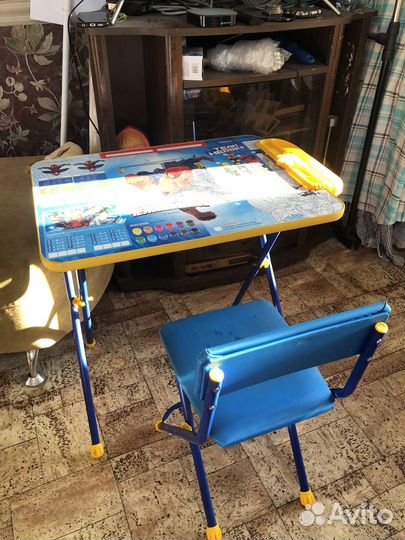 Продам детские: велосипед, стол и стул и др