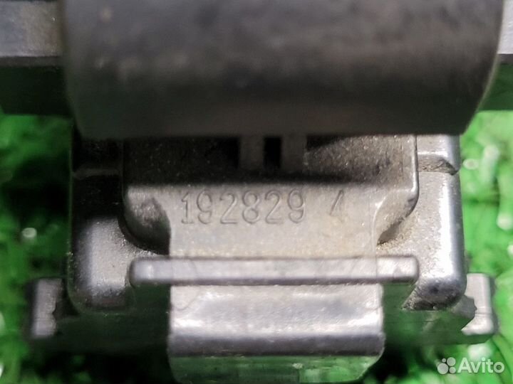 Кнопка стеклоподъемника Toyota RAV 4