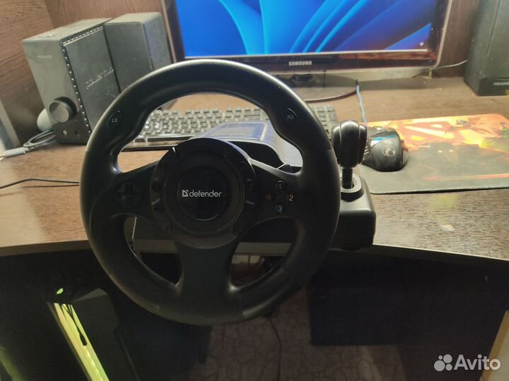 Игровой руль с педалями