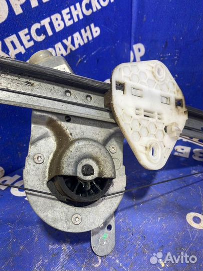 Передний правый стеклоподъемник Renault Logan 1