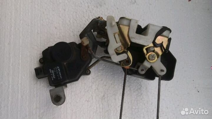 Замок задней левой двери