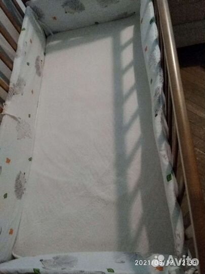 Детская кровать с матрасом и бортами