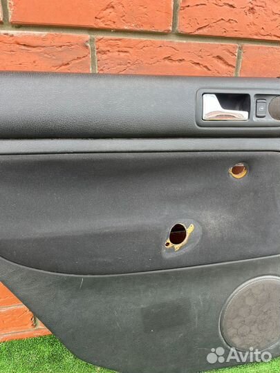 Обшивка двери задней левой Volkswagen Bora