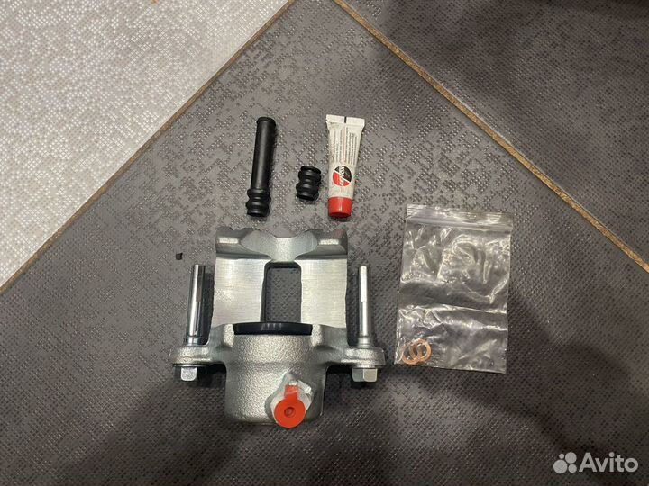 Суппорт задний правый land cruiser