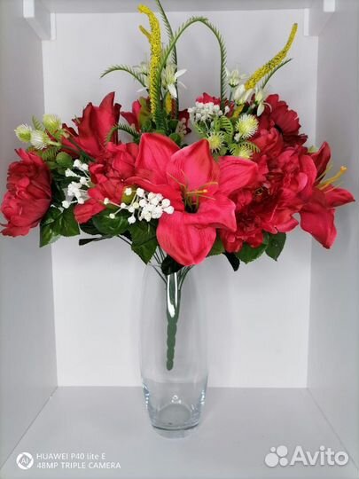 Букет пионов с гибискусами