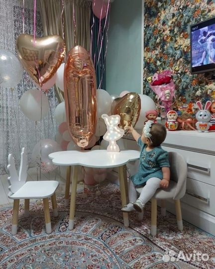 Детский стол и мягкий стул