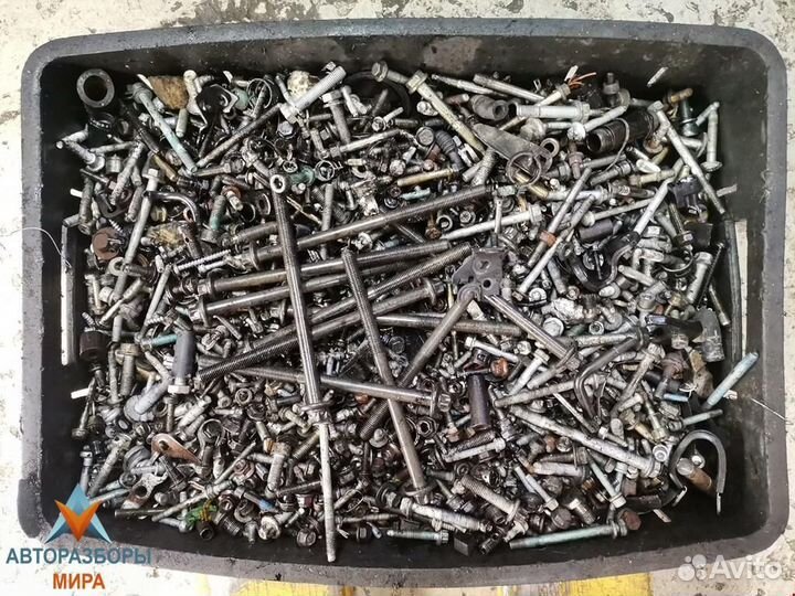 Болт Volkswagen Golf GTI 4 2000