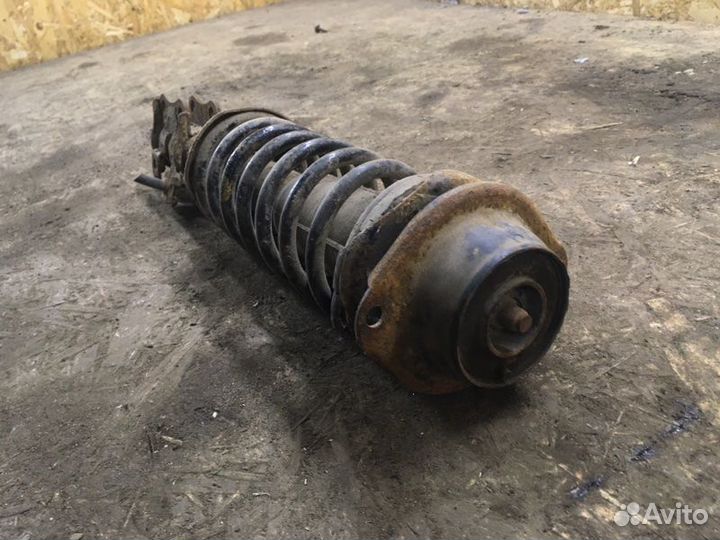 Стойка подвески передняя левая Kia Avella седан