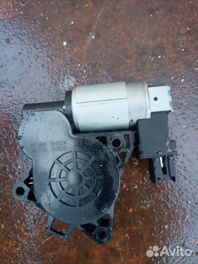 Моторчик стеклоподъемника задний левый mazda 6 GG