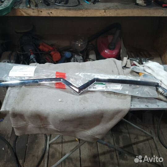 Молдинг переднего бампера