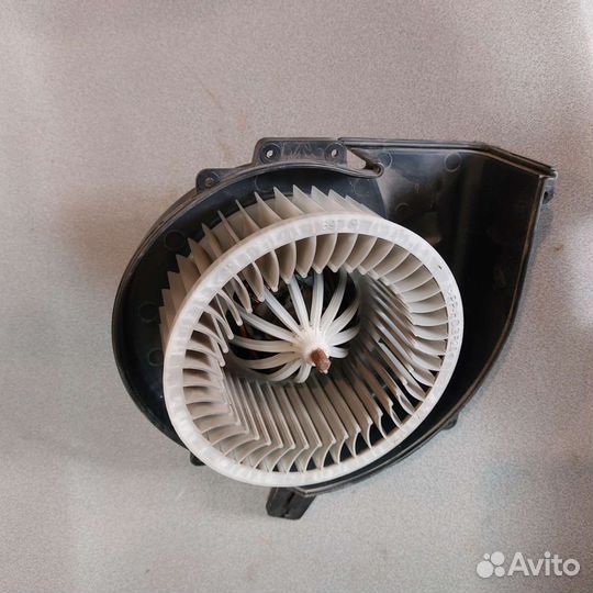 Вентилятор мотор отопителя Skoda rapid