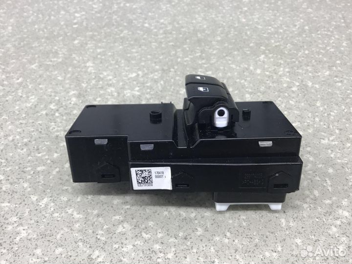 Блок управления стеклоподъемниками Hyundai Solaris