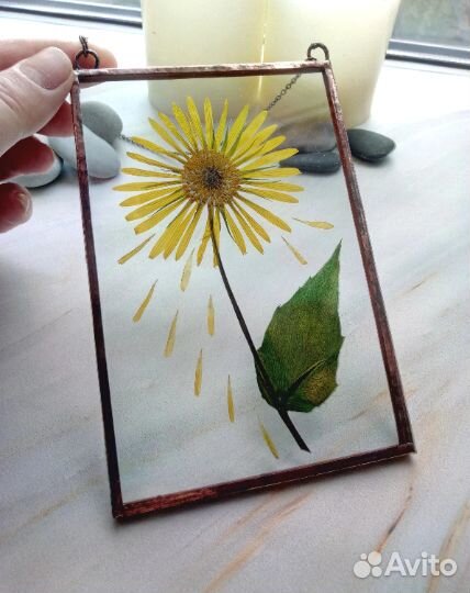 Высушенный цветок в раме handmade