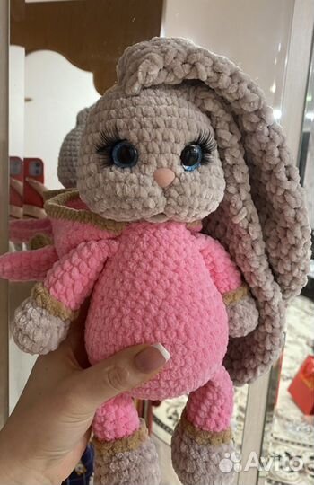 Вязаные игрушки ручной работы «Зайка Буся»