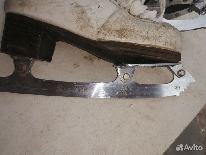 Коньки фигурные белые