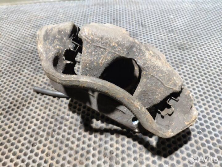 Суппорт передний передний левый Mercedes C200 W203