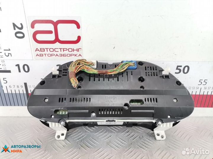 Щиток приборов (приборная панель) Toyota Avensis