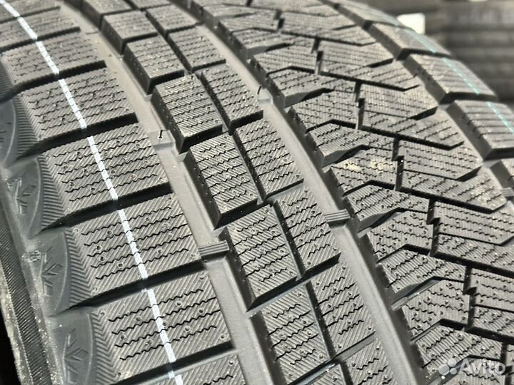 Triangle Snowlink PL02 245/40 R19 и 275/35 R19 98V