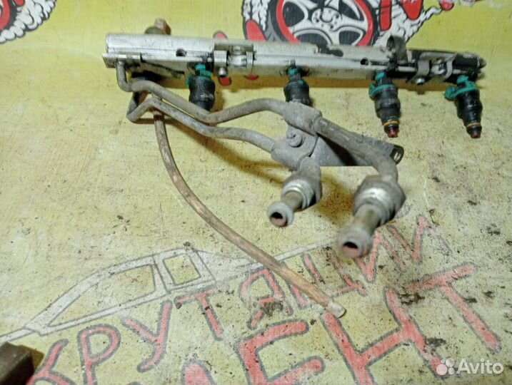 Топливная рампа с форсунками Ваз LADA 2110 седан